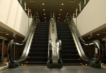 Эскалатор әйелді «шайнап» өлтірді (видео)