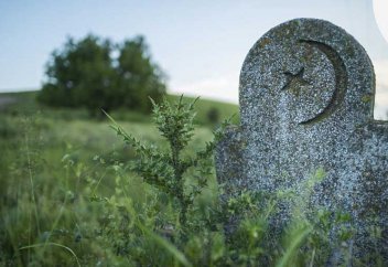 Мүнкәр, Нәкір періштелері шетінеген сәбиден қабірде сұрақ сұрай ма?