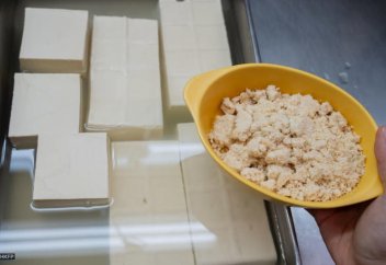От отходов к «суперфуду»: диетологи из Гонконга превращают кухонные отходы в полезный источник белка для семей с низким доходом