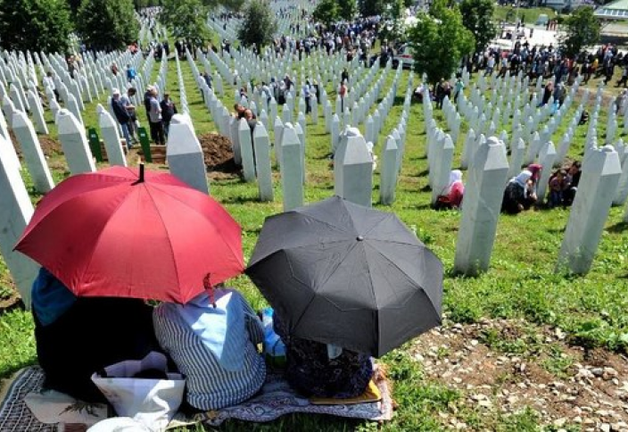 Разные: Девяти боснийским сербам предъявлены обвинения в массовых убийствах мусульман