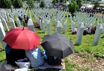 Разные: Девяти боснийским сербам предъявлены обвинения в массовых убийствах мусульман