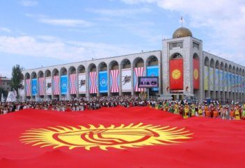 Қырғызстанда баласының бірі сотталған анаға батыр-ана медалін бермеу жайында ұсыныс жасалды