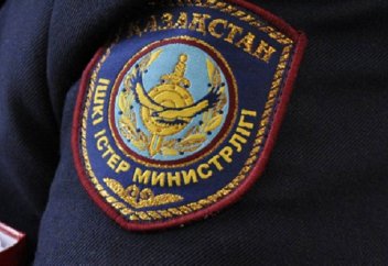 Что делать, если полицейский потребует водительские права?