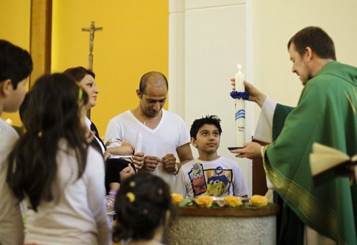 Шиит босқындары христиандықты қабылдап жатыр. Неге?