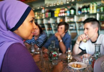 «Исламды білгің келсе, кафеге бар»