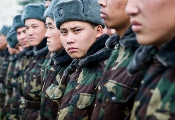 Десяткам натурализованных россиян вручили повестки в ходе рейда СКР