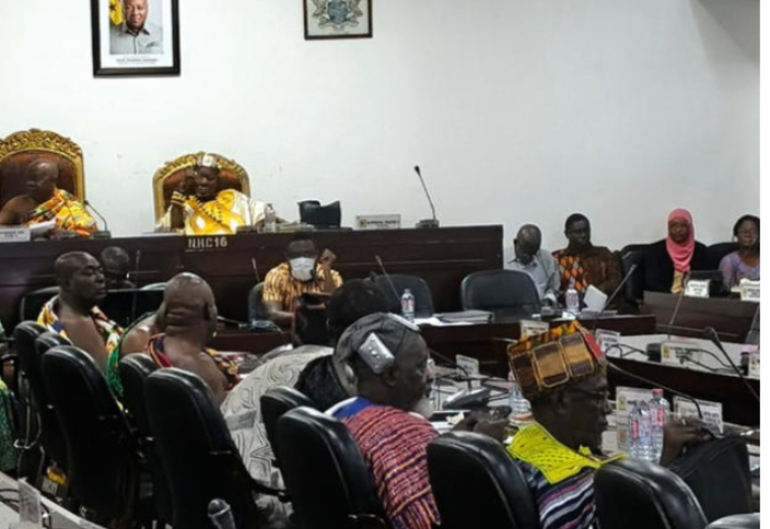 Гана борется с более чем 500 конфликтами между вождями, землей и этническими конфликтами