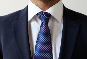 Галстук тағуға шариғат қалай қарайды?