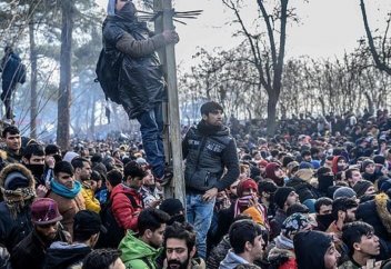 Разные: Греция обороняется от мигрантов (видео)