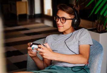 Әлем бойынша тұңғыш рет компьютерге тәуелді болып қалған адам емханаға жатқызылды