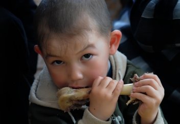 Кімнің баласысың? (видео)