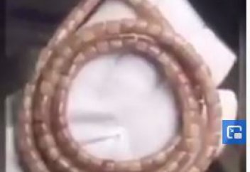 Абайлаңыздар: доңыз сүйегінен жасалған тәспиық сатылып жатыр (видео)