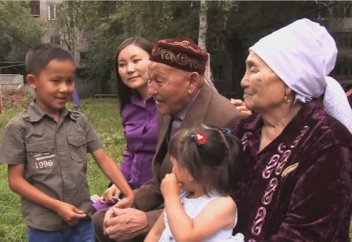 Бір шаңырақ астында 60 жыл отасқан қариялар отбасылық құндылықтарымен бөлісті (видео)