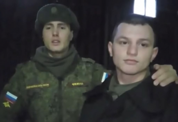 Разные: Ролик «солдат читает Коран» прогремел в соцсетях (ВИДЕО)