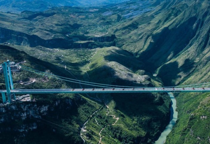 Қытайда ең биік аспалы көпір ашылды (видео)