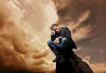 Адамдар не себепті ұйықтап жатып құлап кеткендей шошып оянады?