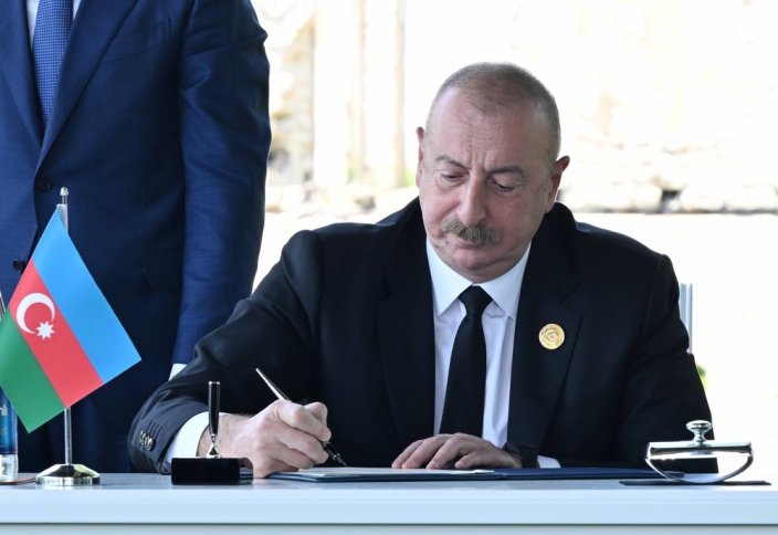 Президент Азербайджана помиловал более 200 человек