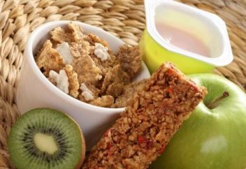 Версия ученых: Женщинам нужно есть до тренировок, а мужчинам после