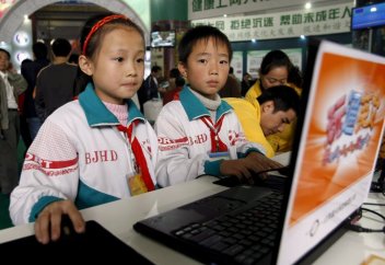 Китай ищет способы борьбы с детской зависимостью от видеосервисов