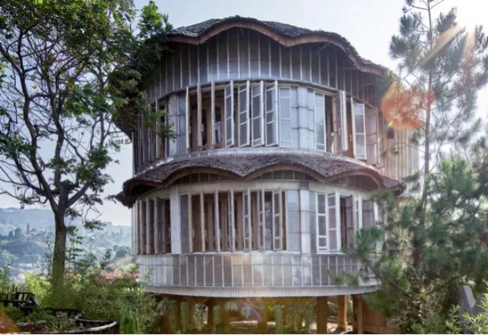 Разные: Из переработанного пластика и бамбука построили трехэтажный жилой дом