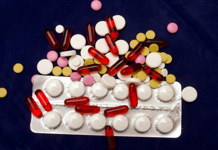 Разные: Какие лекарства опасно принимать без назначения