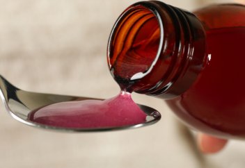 Разные: В Индии закрыли медкомпанию, чей сироп от кашля мог привести к смерти детей в Африке