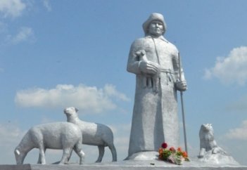 ШҚО-да ел бойынша алғаш рет шопанға ескерткіш қойылды