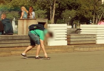 Адамдар әмиян көрсе жолдан таяды!