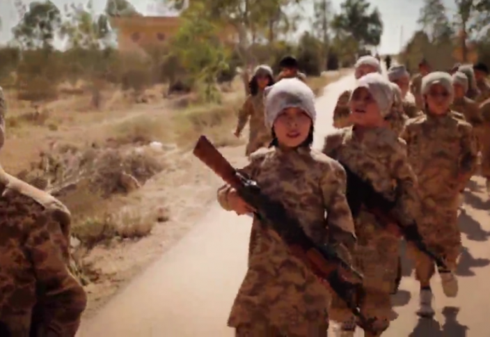 Детский тренировочный лагерь  ДАИШ терпит убытки – побег (видео)