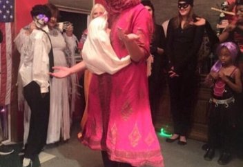 Костюм к Хэллоуину вызвал возмущение общественности