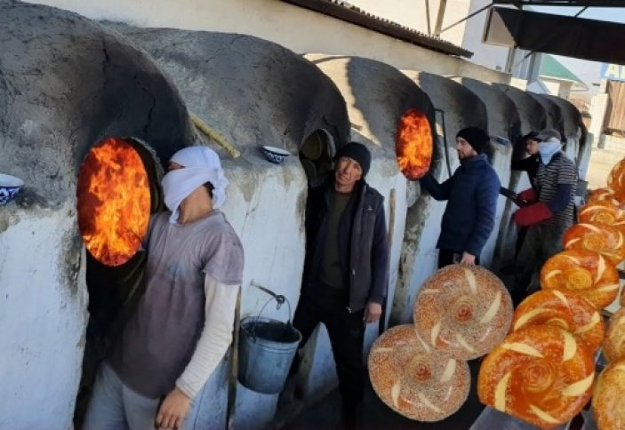 5000 Лепешки в 8 тандырах | Разжечь огонь 100 тандыров в день | Узбекская кухня