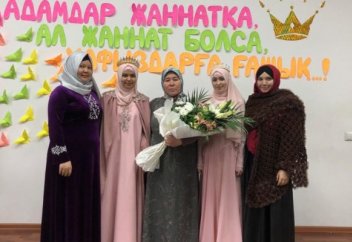 Қос ару қызымыз Қари атанды (фото)