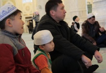 Если мусульманин не смог участвовать в пятничной молитве – Жума намаз, ограничивается ли он прочтением полуденного намаза Зухр?