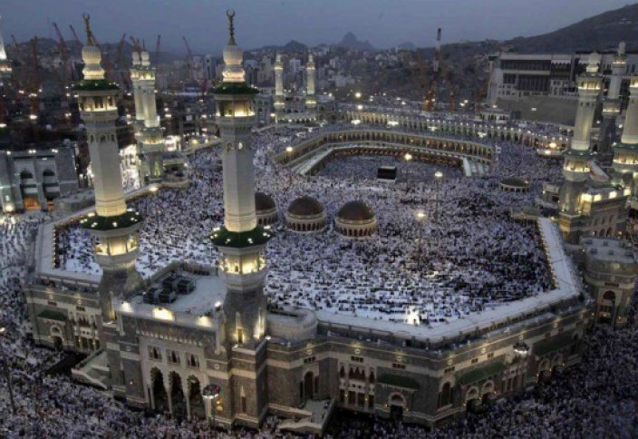 Небывалый поток паломников начался с умры