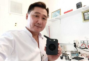 Казахстанец изобрёл экзоскелет для людей, прикованных к коляске