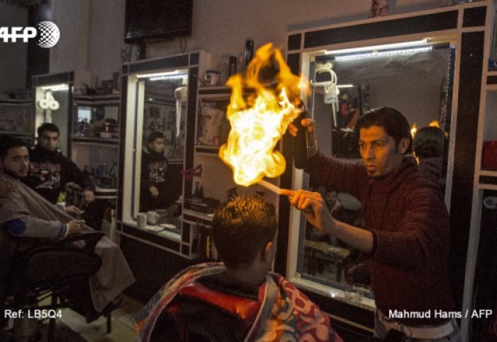 Палестинский парикмахер шокировал социальные сети методами работы (Видео)