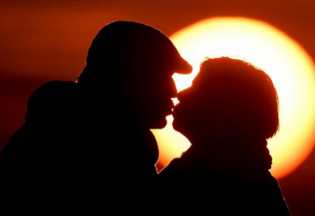 Разные: Супружеские пары, прожившие в браке более 50 лет, получат по 25 тысяч рублей