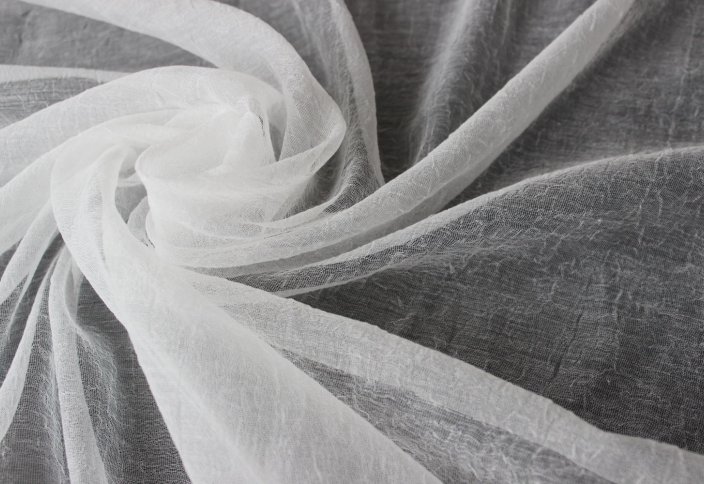 Шаш көрініп тұратындай селдір орамал тағып, намаз оқыса бола ма?