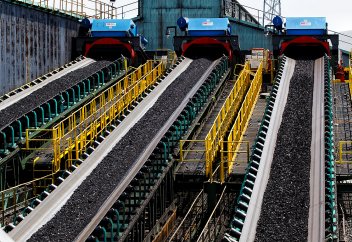 Күншығыс елі көмір тасымалданатын жалғыз теміржолды жапты