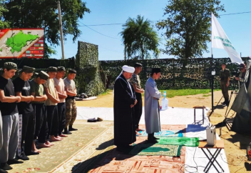 Бірнеше мемлекет қатысып жатқан «Восток – 2022» әскери жаттығуы кезінде азан шақырылады