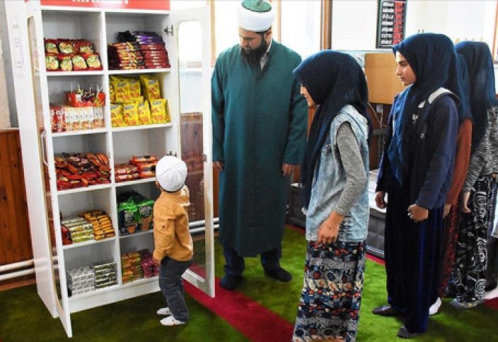 Имам придумал необычный способ, чтобы привлечь детей в мечети (ФОТО)