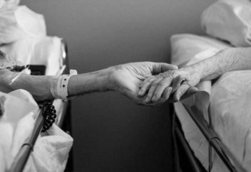 Жили они в мире и умерли в один день…