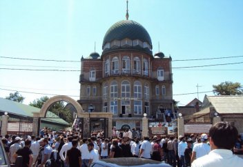 В Дагестане салафиты отстаивают мечеть