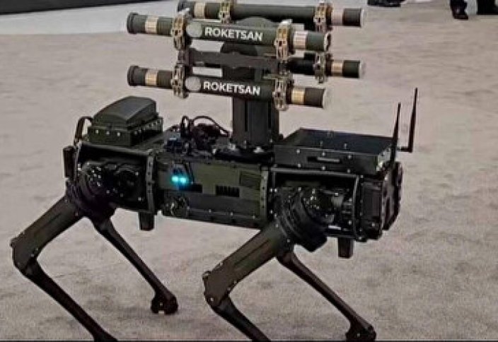 Әлемде алғаш рет зымыран ататын робот ит Түркияда пайда болды (видео)