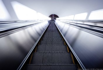 Против эскалатора — к мечте