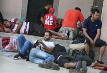 Двери мечети закрыли перед беженцами