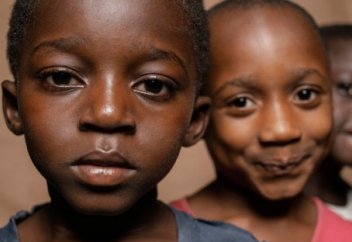 Африканың бір елінің өзінде 150 мыңнан аса бала АИТВ (ВИЧ) жұқтырған