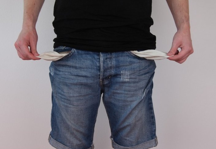 Экономисты: Налог на бедность – не выход, а тупик