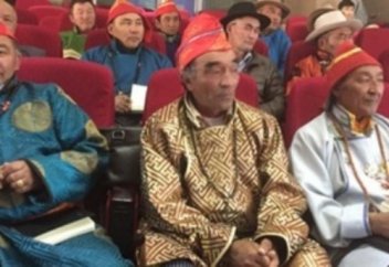 Мұсылманбыз дейтұра будизмнен, христианнан, исламнан құралған сенімдері бар