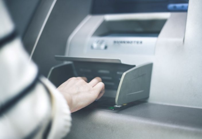 В банках Казахстана вводят лимиты на снятие наличных для предпринимателей